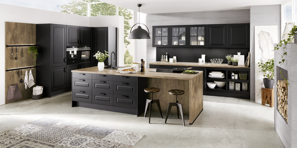 Landhausküchen verbinden zeitlose Gemütlichkeit mit moderner Funktionalität und schaffen so eine warme Atmosphäre in Ihrem Zuhause.